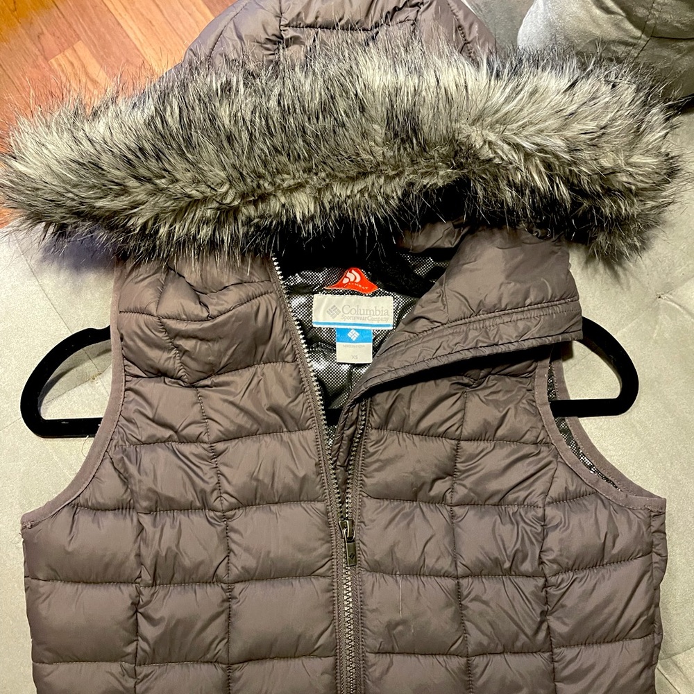 Columbia Light Plum Omni Heat Vest w/ Detachable Fur Collar on Hood